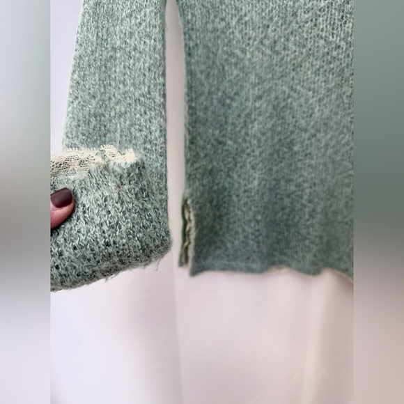 Others Follow Fuzzy Knit V-Neck Sweater With Lace Trim And Back Cut Out Size XS - Picture 4 of 10